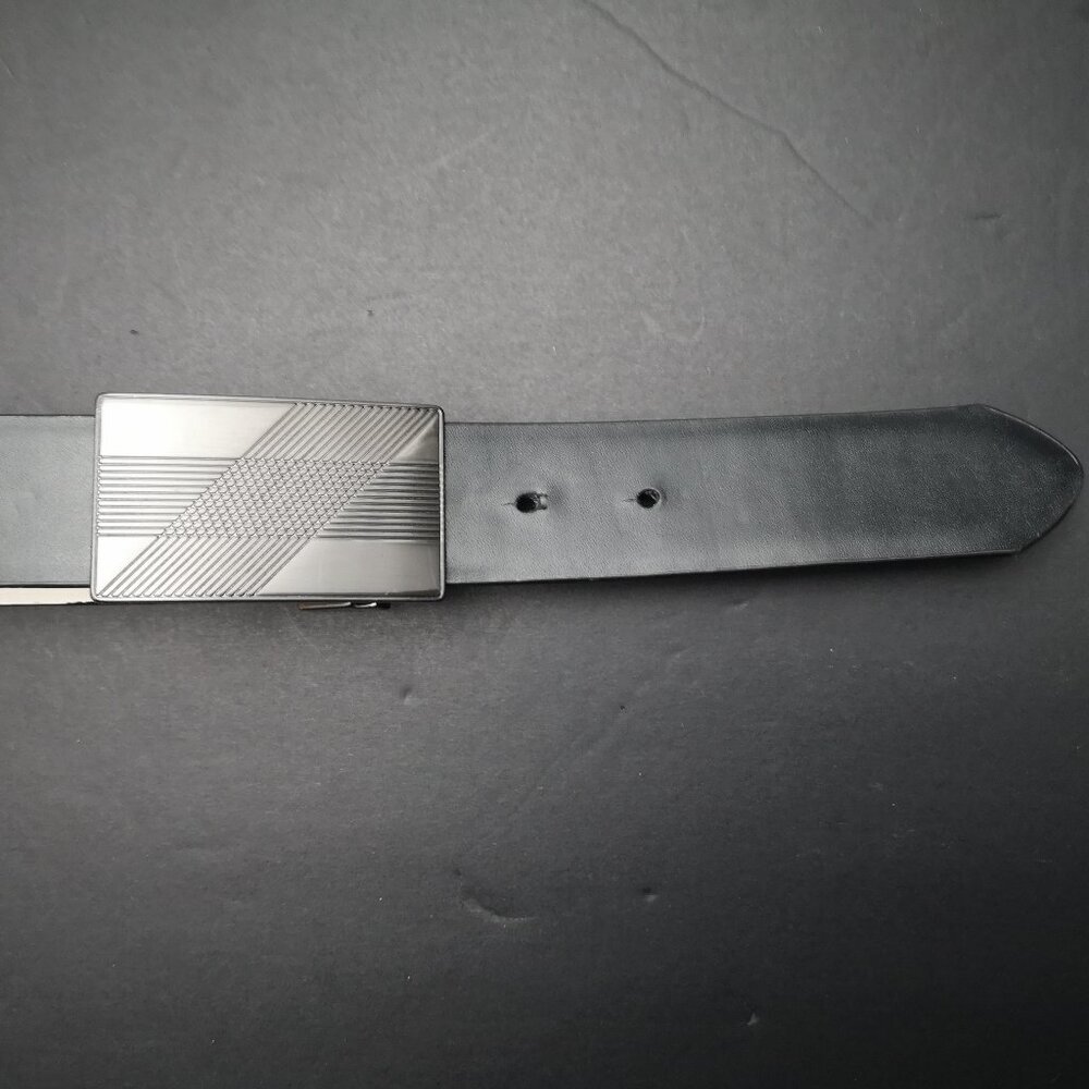 Unbranded Genuine Leather Black / White Men's Size 42 Reversable Belt